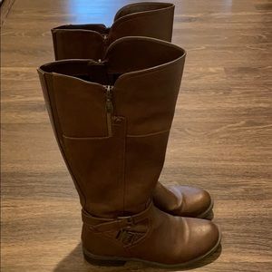 Women’s knee-high leather boots by Guess